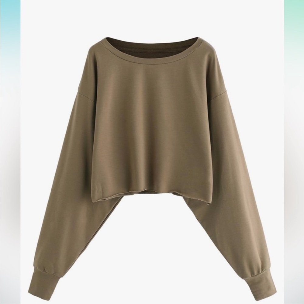 Amazon NEW without tags.  Long sleeve crop  . Brown . Size medium.